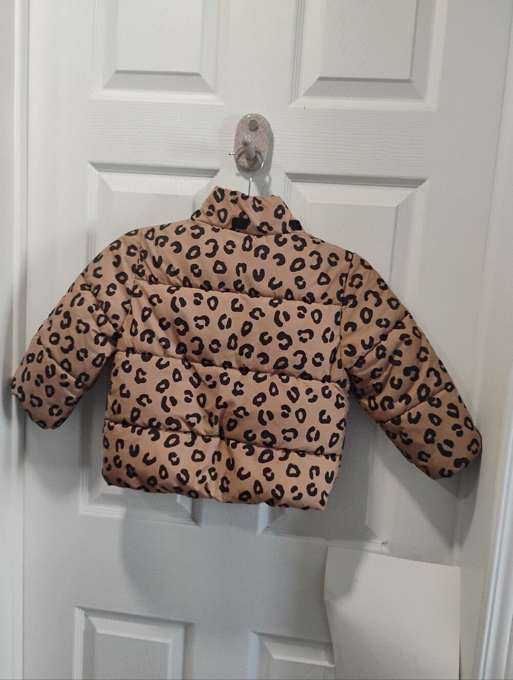 🩷 2/$27 H&M Leopard Puffer jacket 3/4T... - Picture 5 of 7